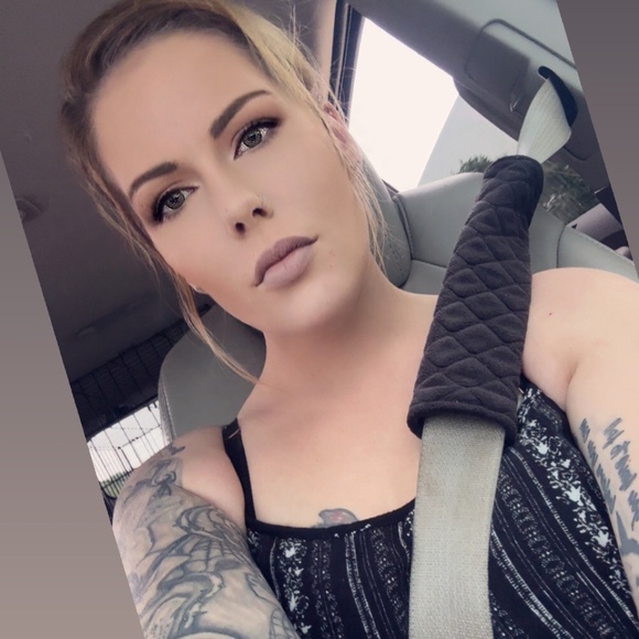 Meet your Posher, Amber - Picture 2 of 4